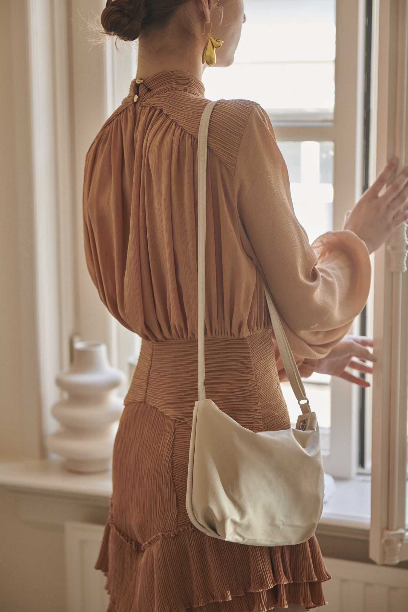 tinne + mia cross body bag - sandshell | you're the one