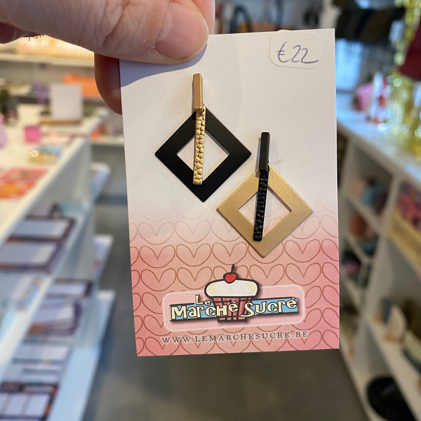 Le marché sucré: oorbellen stekers assymetrisch - goud + zwart