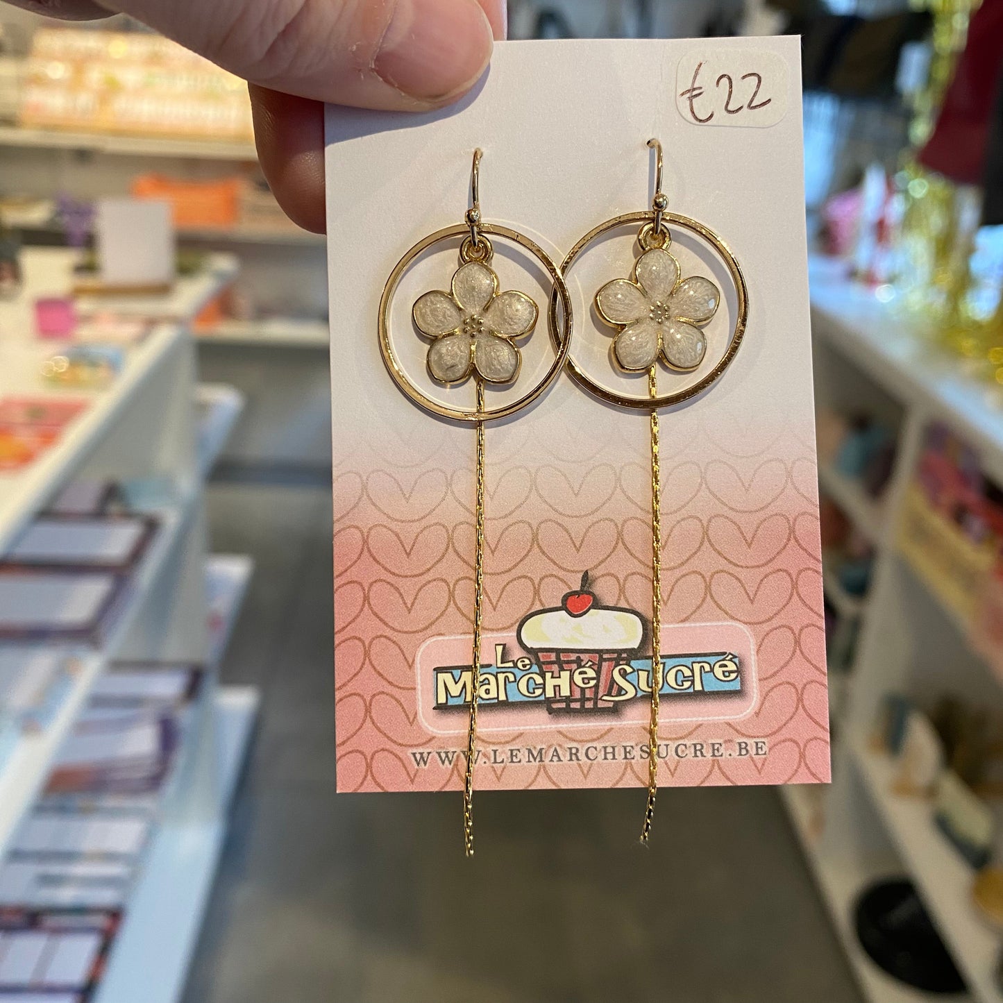 Le marché sucré: oorbellen hangers - goud + bloemetje