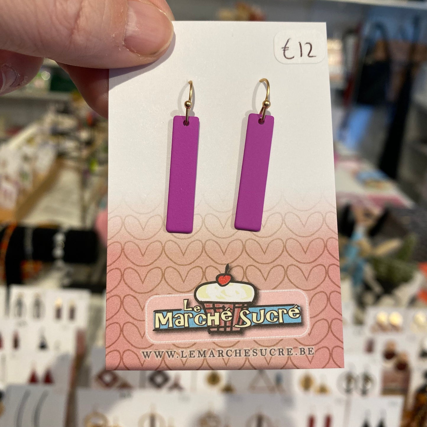 Le marché sucré: oorbellen hangers - goud + felpaars