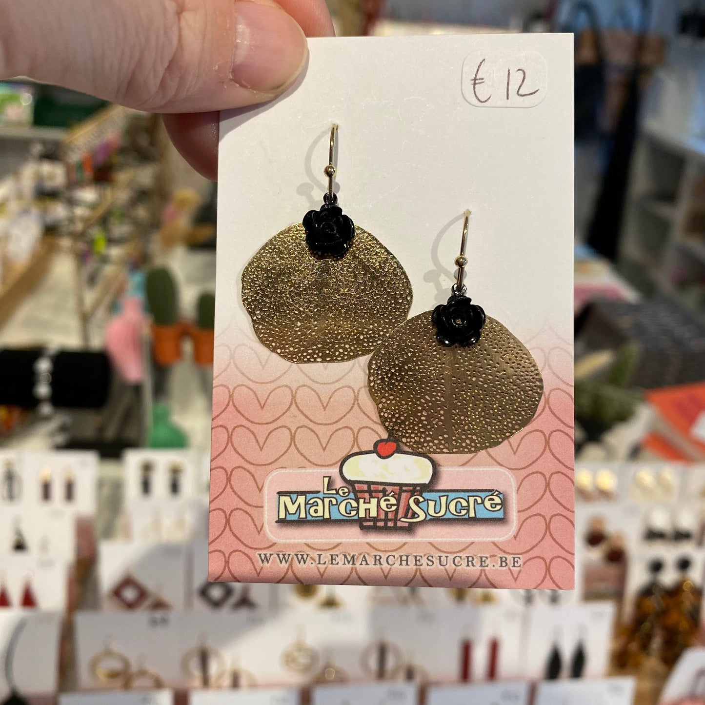 Le marché sucré: oorbellen hangers - goud + zwart