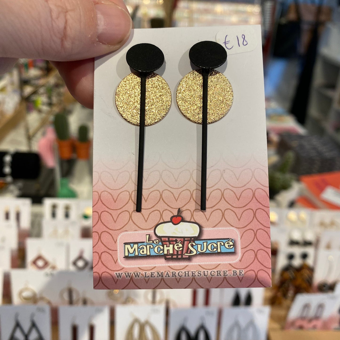 Le marché sucré: oorbellen stekers - goud + zwart