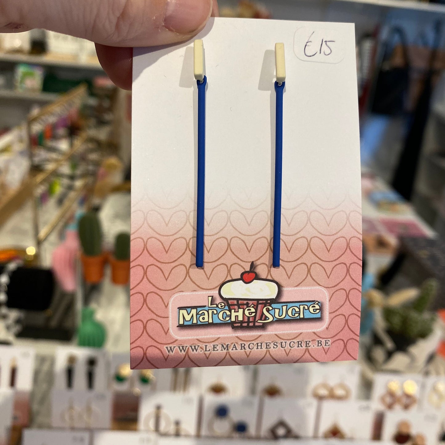 Le marché sucré: oorbellen stekers - ecru + blauw
