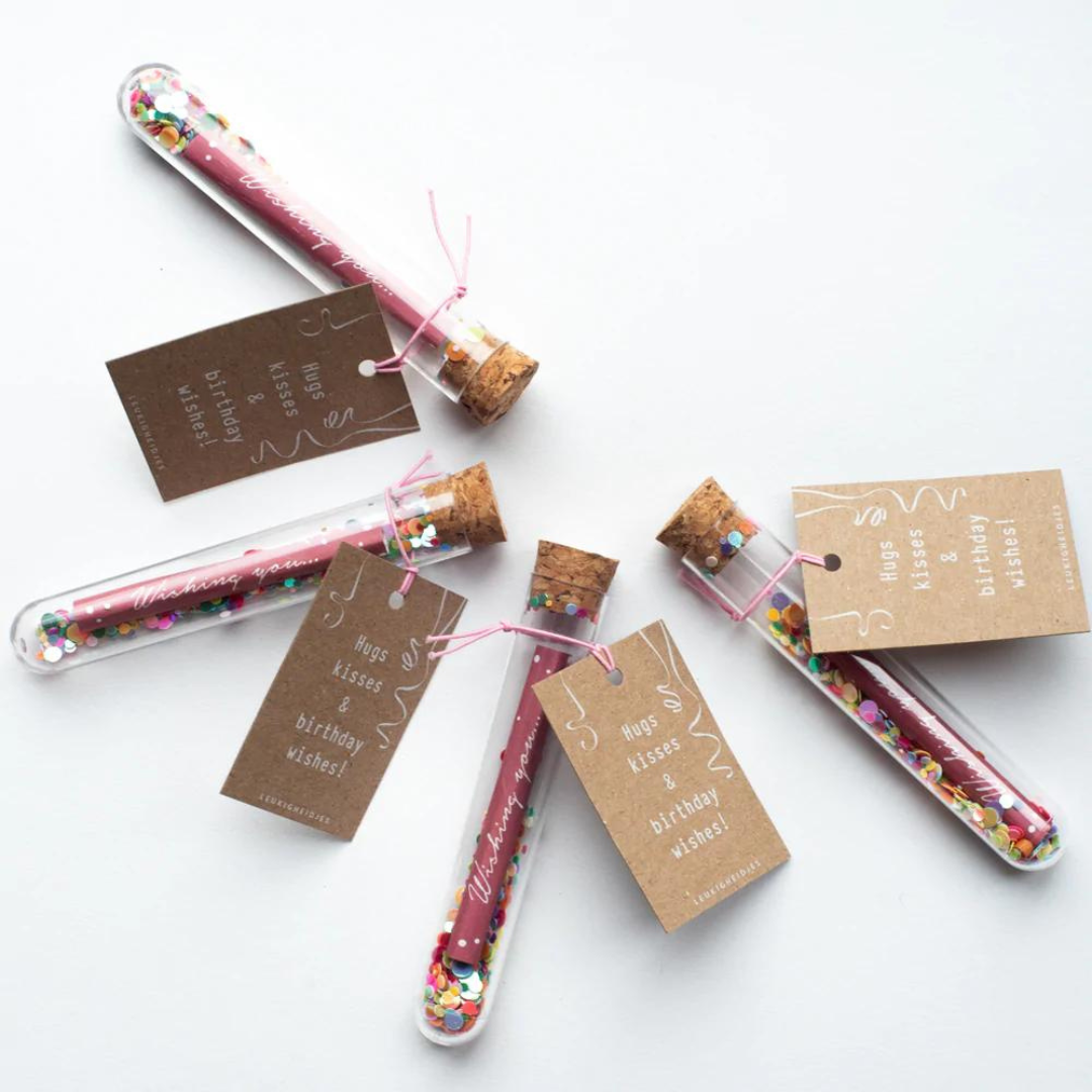 Wensbuisjes: Wensbuisje - Hugs kisses & bithday wishes!