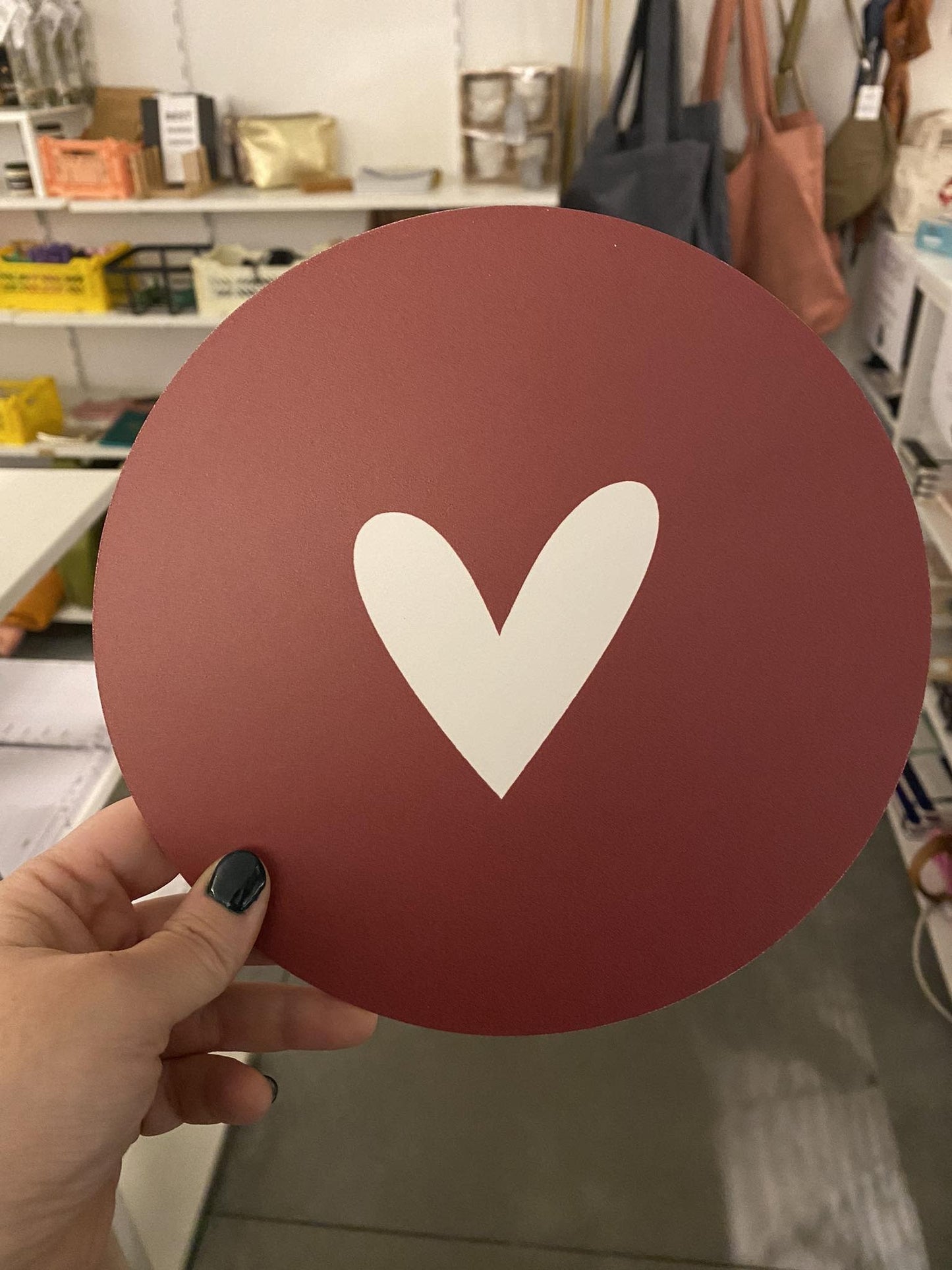 Zoedt: muurcirkel 20 cm - rood met wit hart