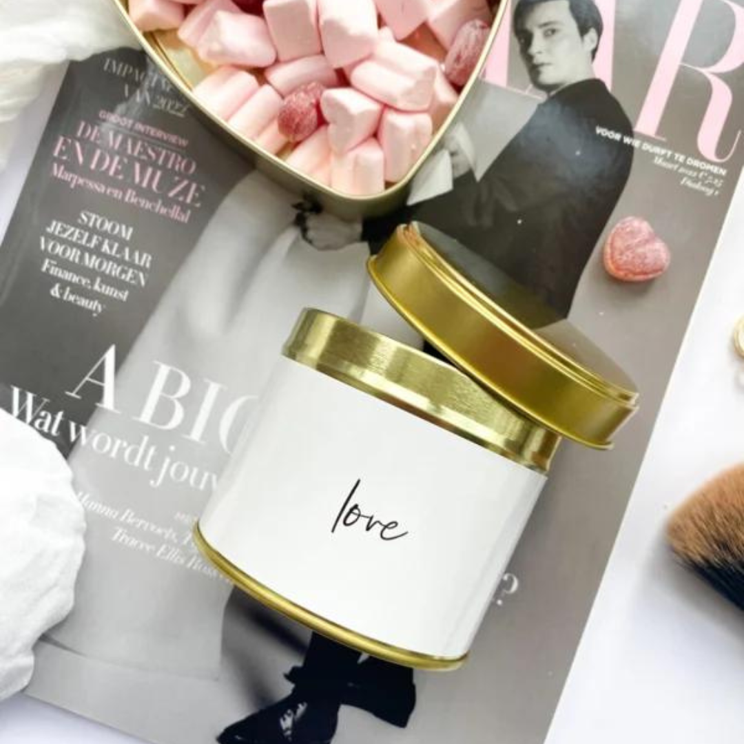 Stationery & gift: Geurkaars in blik | LOVE
