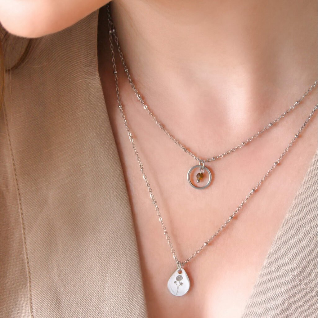 Zilveren geboortebloem ketting • een persoonlijk cadeau met betekenis