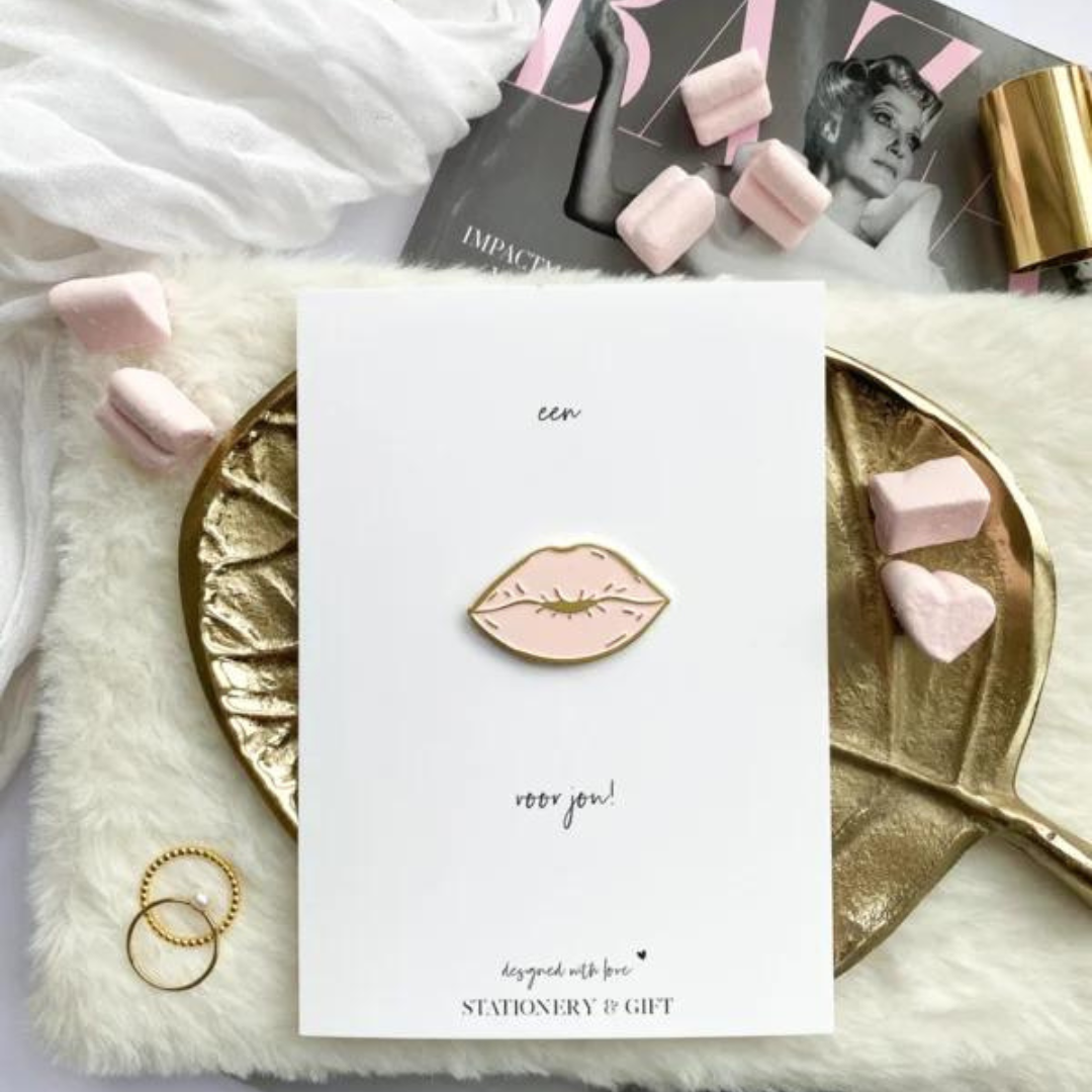 Stationery & gift Pin KUS | Voor jou! | Roze