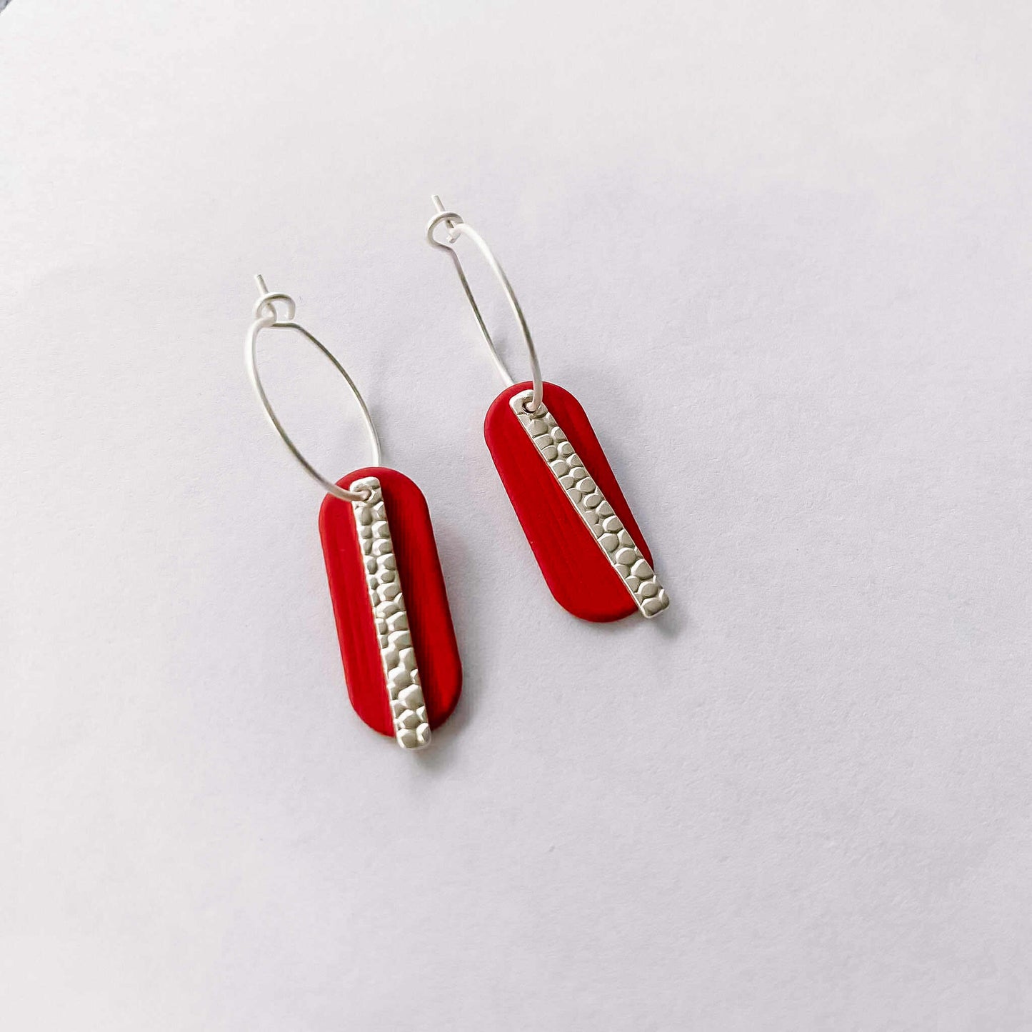 Le marché sucré: oorbellen zilver en rood