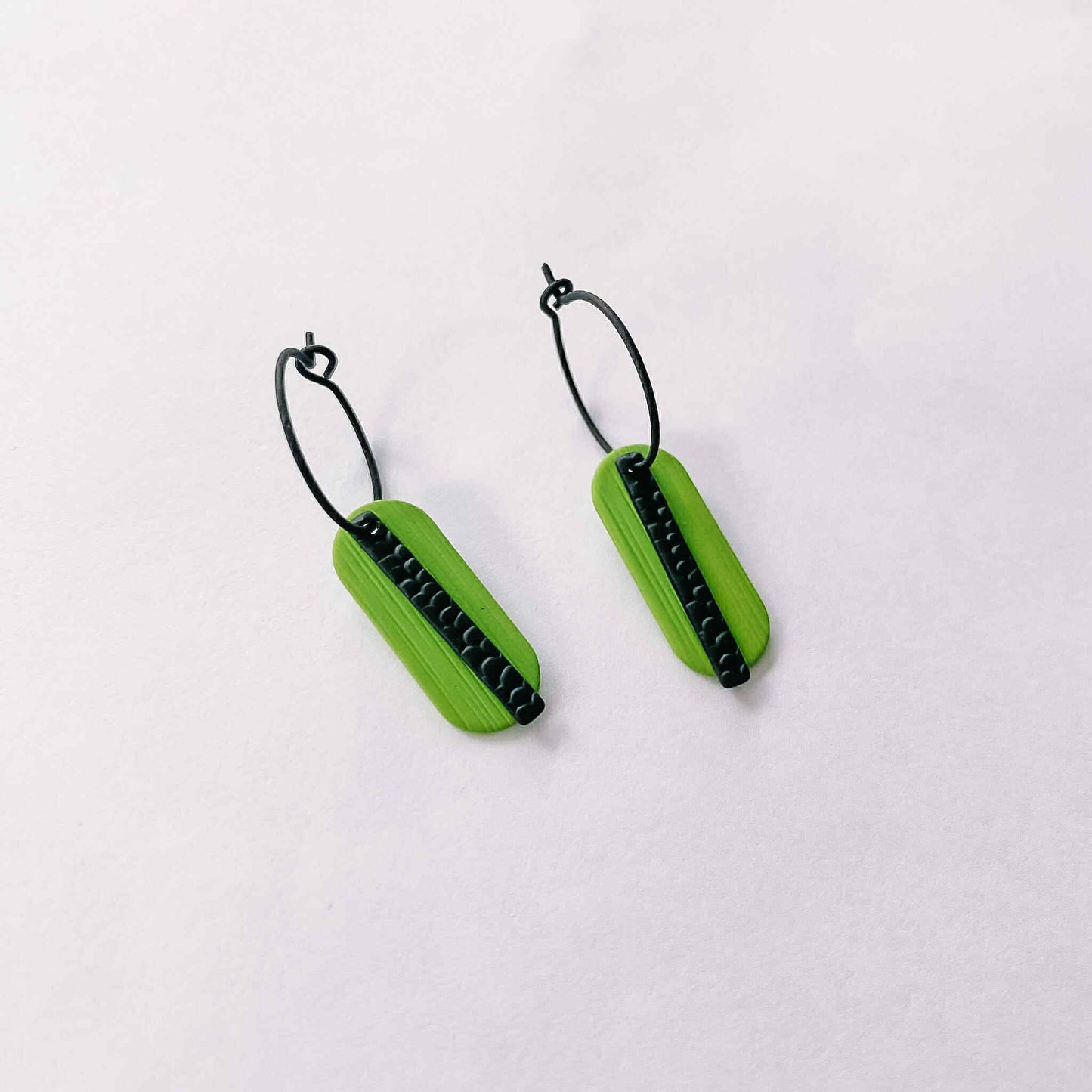 Le marché sucré: oorbellen zwart en grasgroen