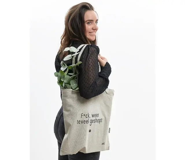 Zoedt: Duurzame beige katoenen tas met tekst 'F*ck weer teveel geshopt' - van gerycled materiaal