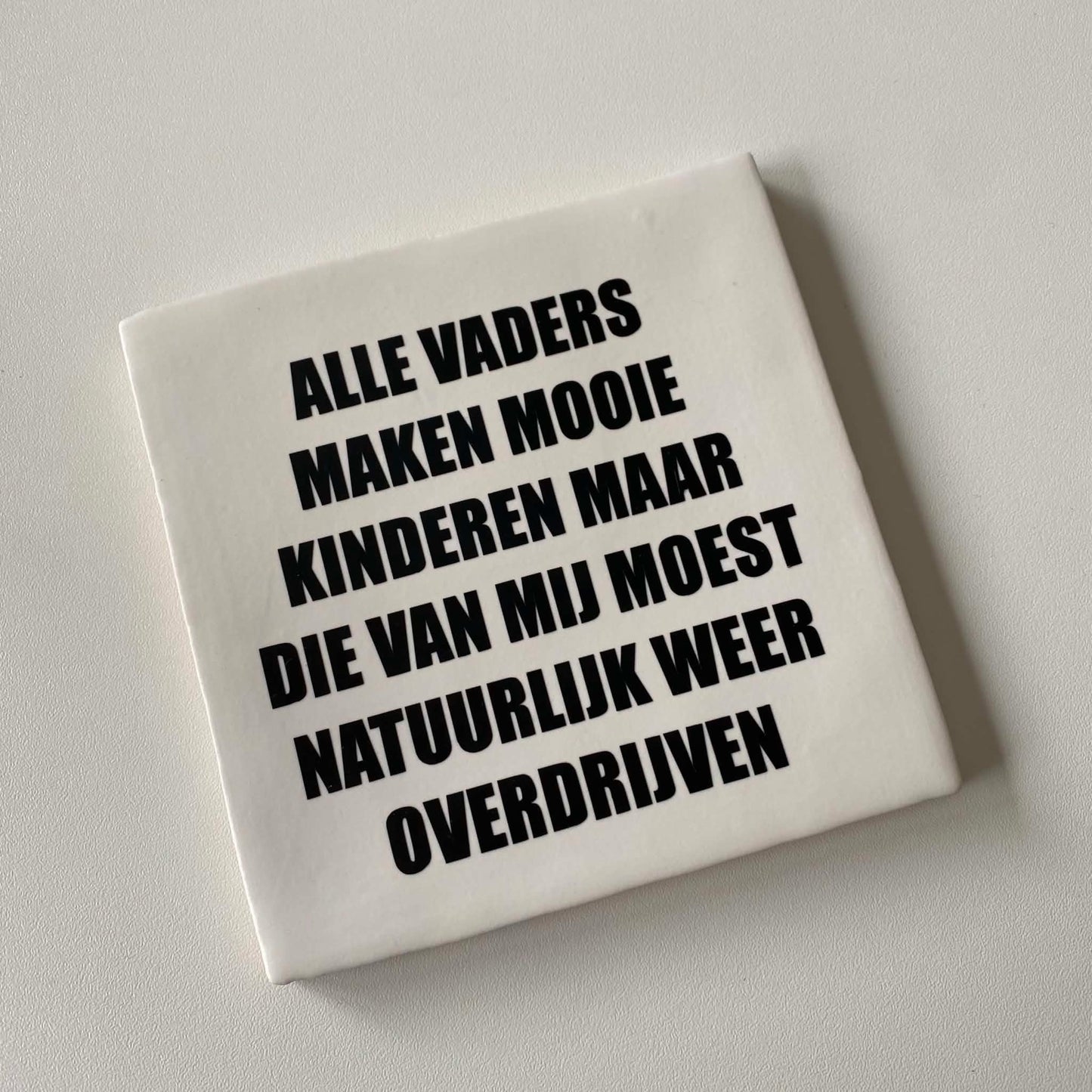 Labelgeluk: Tegel | alle vaders maken mooie kinderen ... | 13x13cm