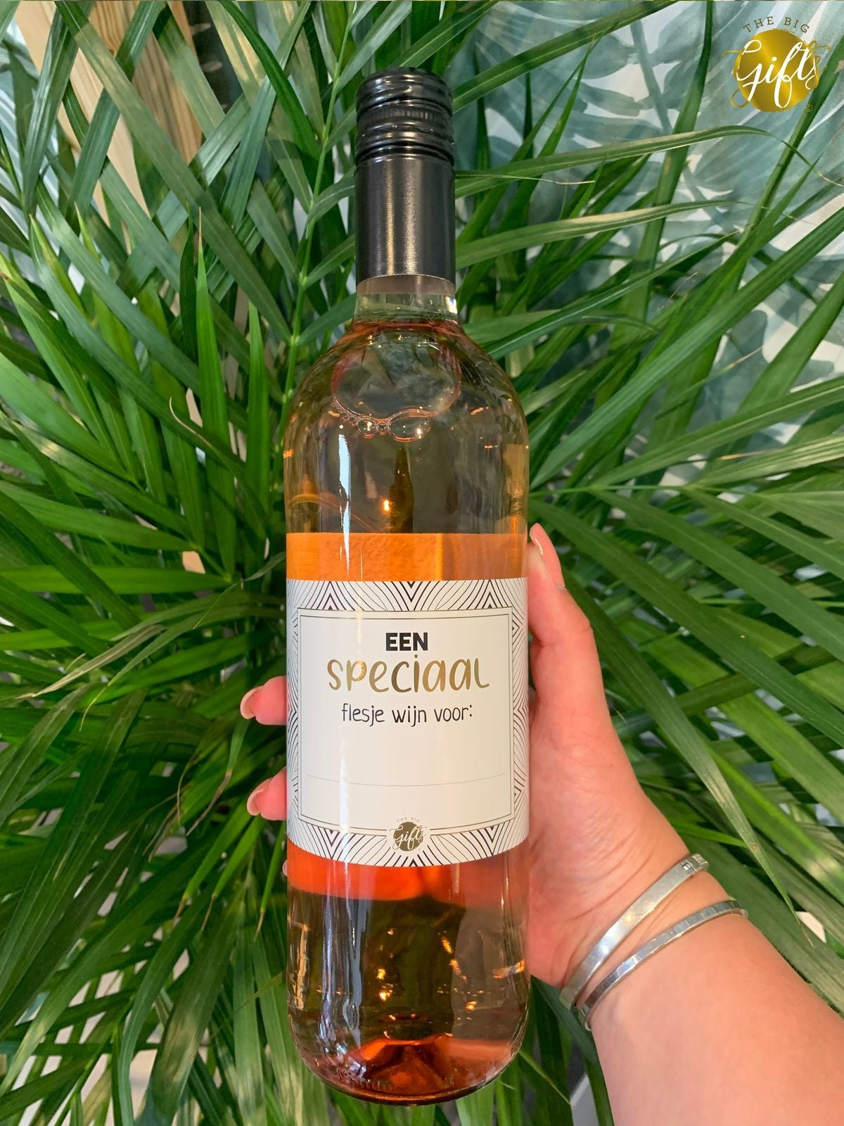 The big gifts: wijnfles rosé "een speciaal flesje wijn voor..."