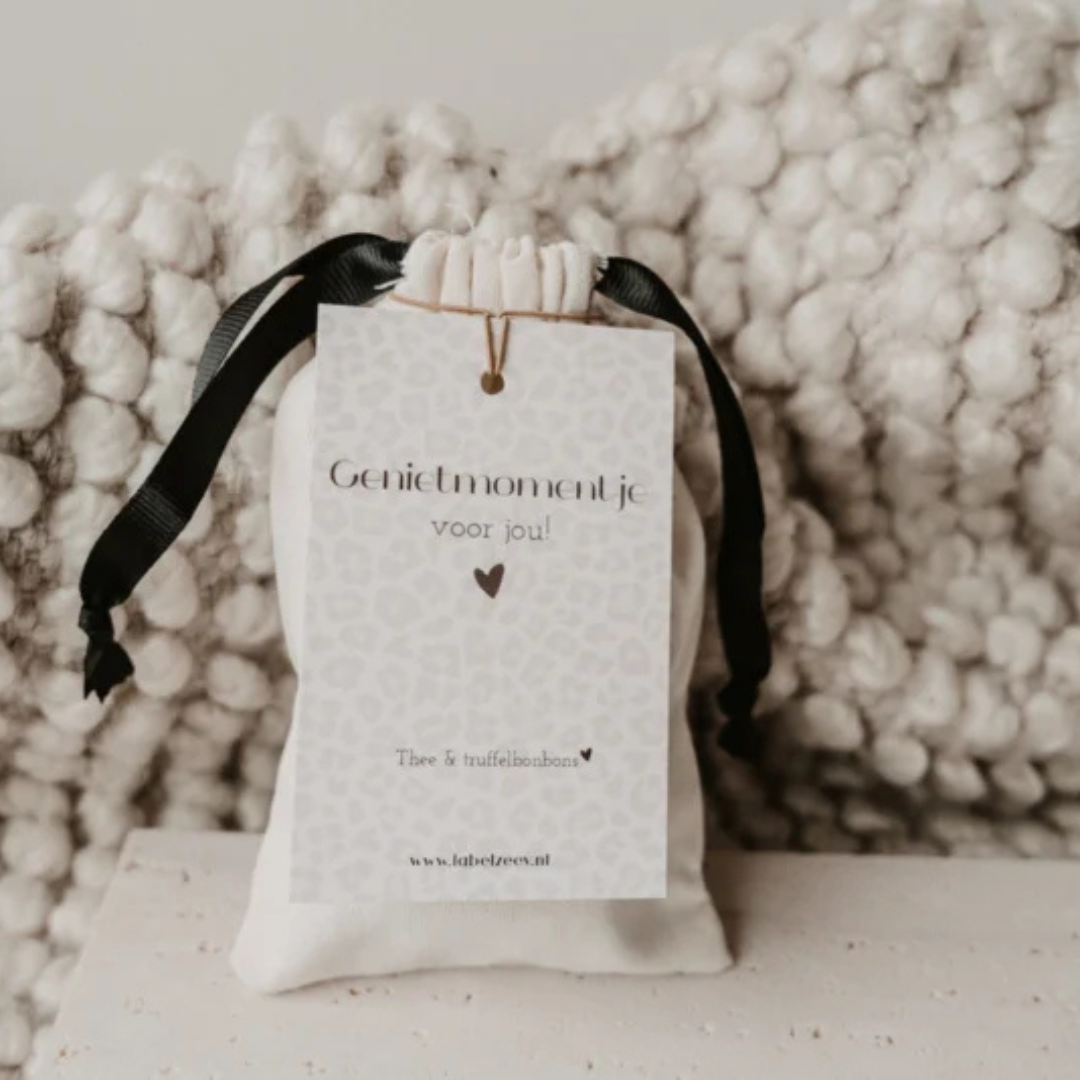 Label ZeeV: Stoffen zakje met kaartje "genietmomentje voor jou" | thee met truffelbonbons