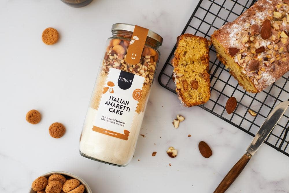 Pineut: cake Pot Italian Amaretti
