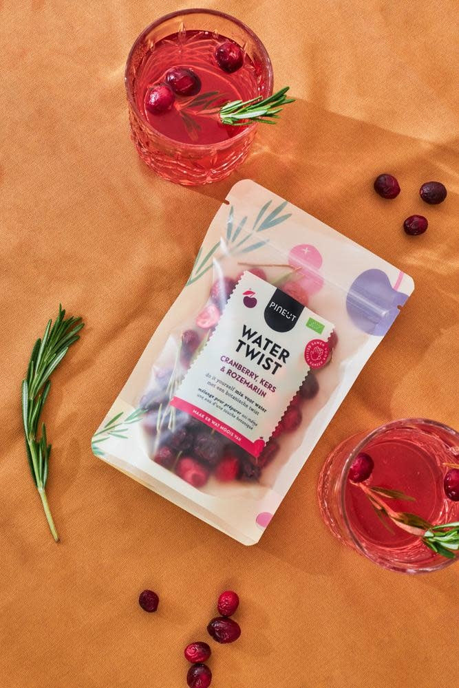 Pineut: Watertwist Pouchbag Cranberry Kers Rozemarijn BIO