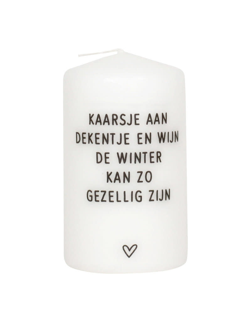 zoedt kaars klein Kaarsje aan dekentje en wijn, de winter kan zo gezellig zijn.