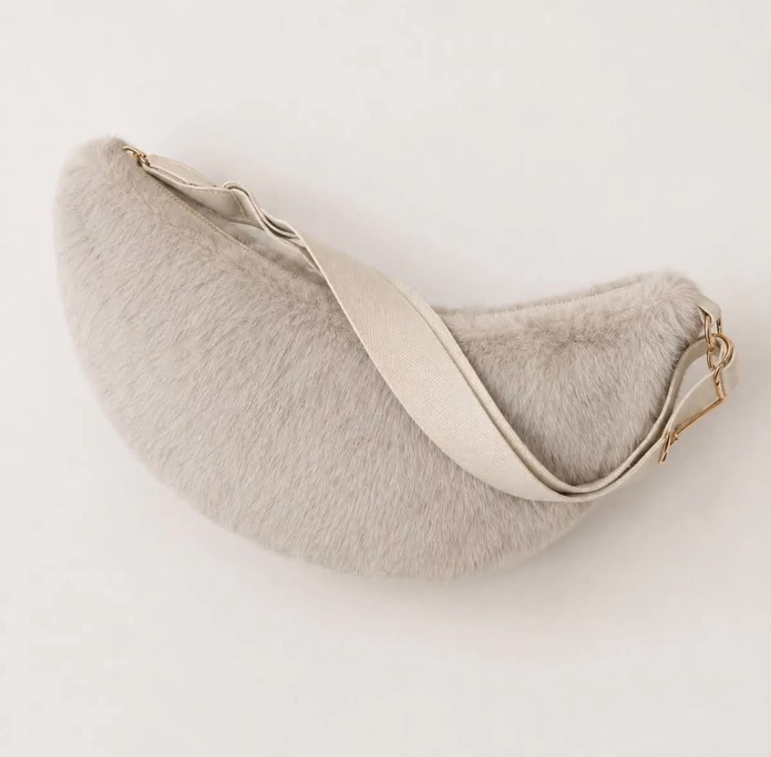 Fluffy half moon bag | grote zachte schoudertas (verschillende kleurtjes)