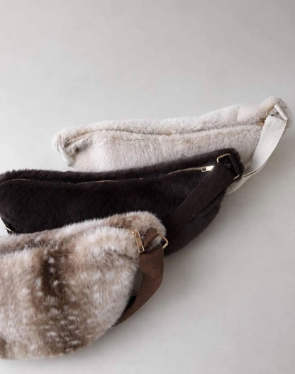 Fluffy half moon bag | grote zachte schoudertas (verschillende kleurtjes)