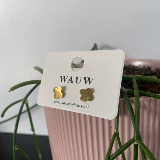 Wauw: oorbellen - bloemetjes gesloten