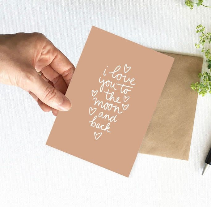 Nynke Ontwerpt: Kaart a6 | I love you to the moon and back