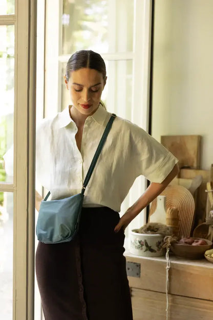 Tinne + Mia: Cross body baggy | dark sea