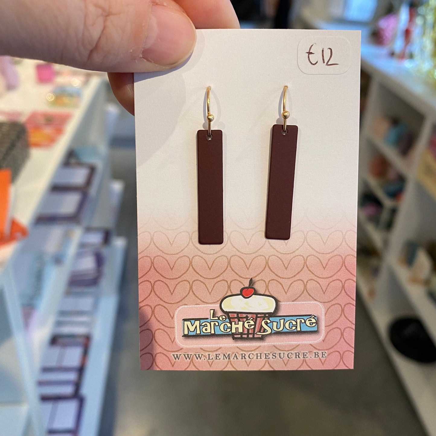 Le marché sucré: oorbellen hangers - goud + aubergine