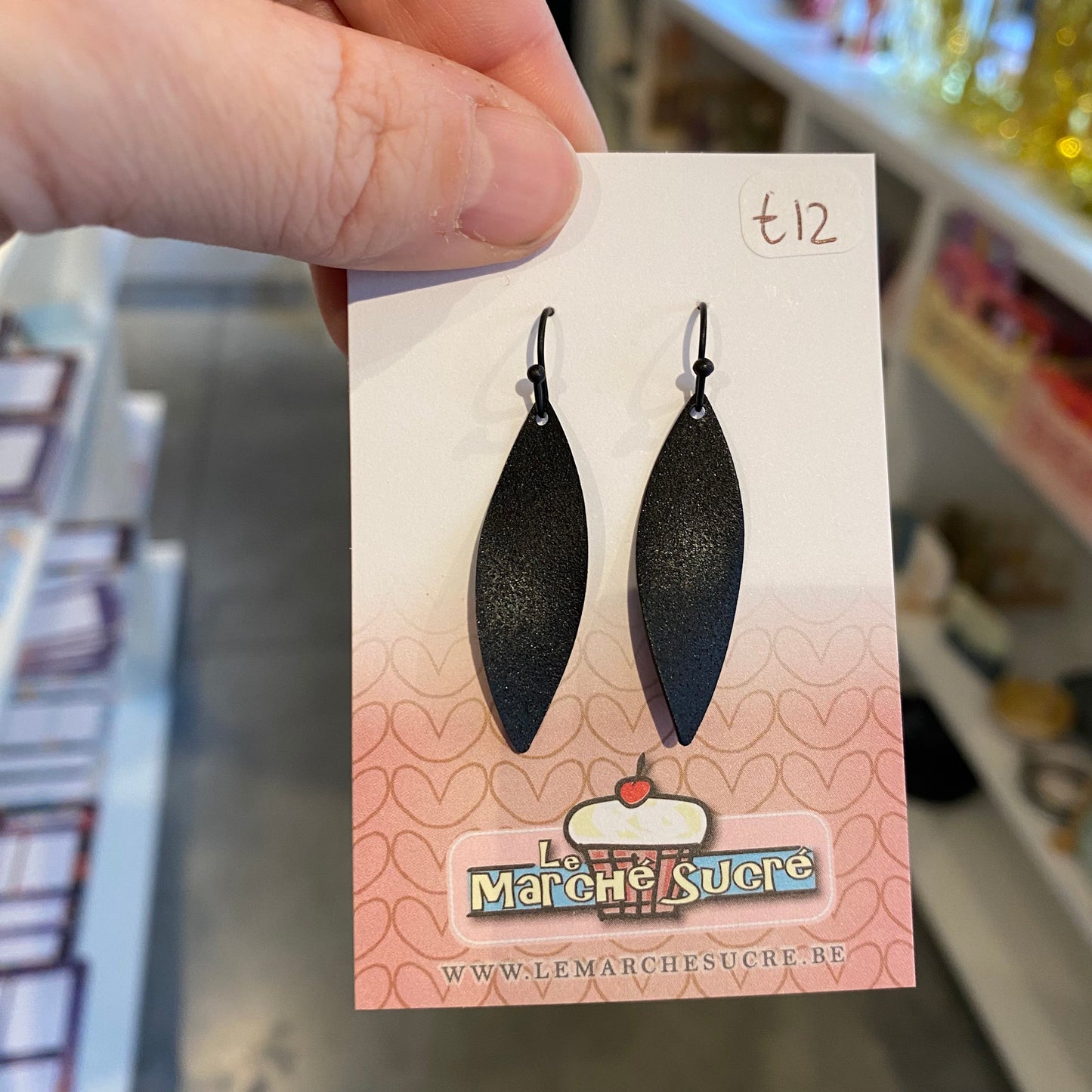 Le marché sucré: oorbellen hangers - zwart