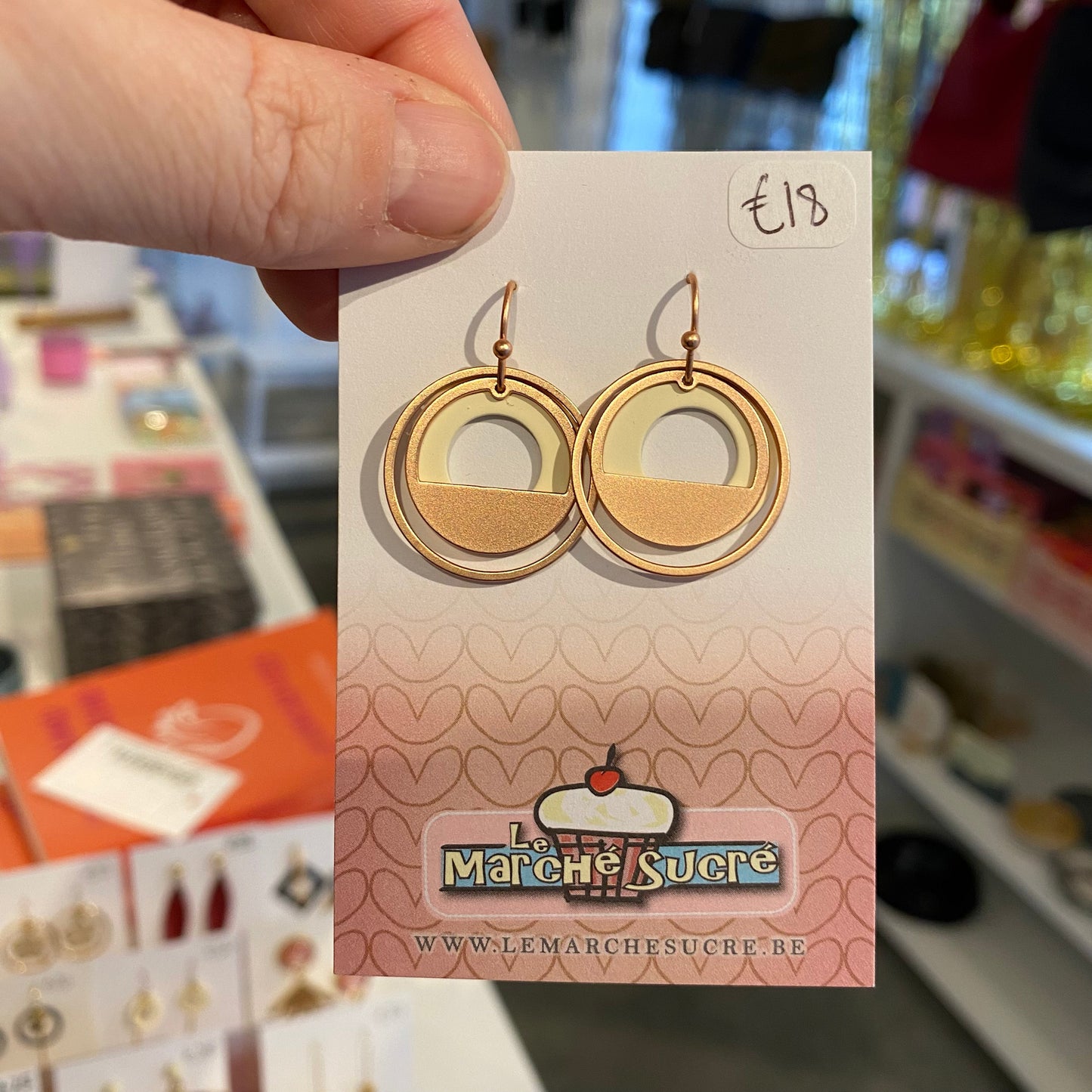 Le marché sucré:  oorbellen hangers - rosé goud + ecru