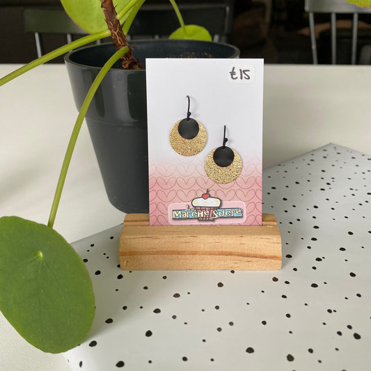 Le marché sucré: oorbellen - zwart hangertje + goud