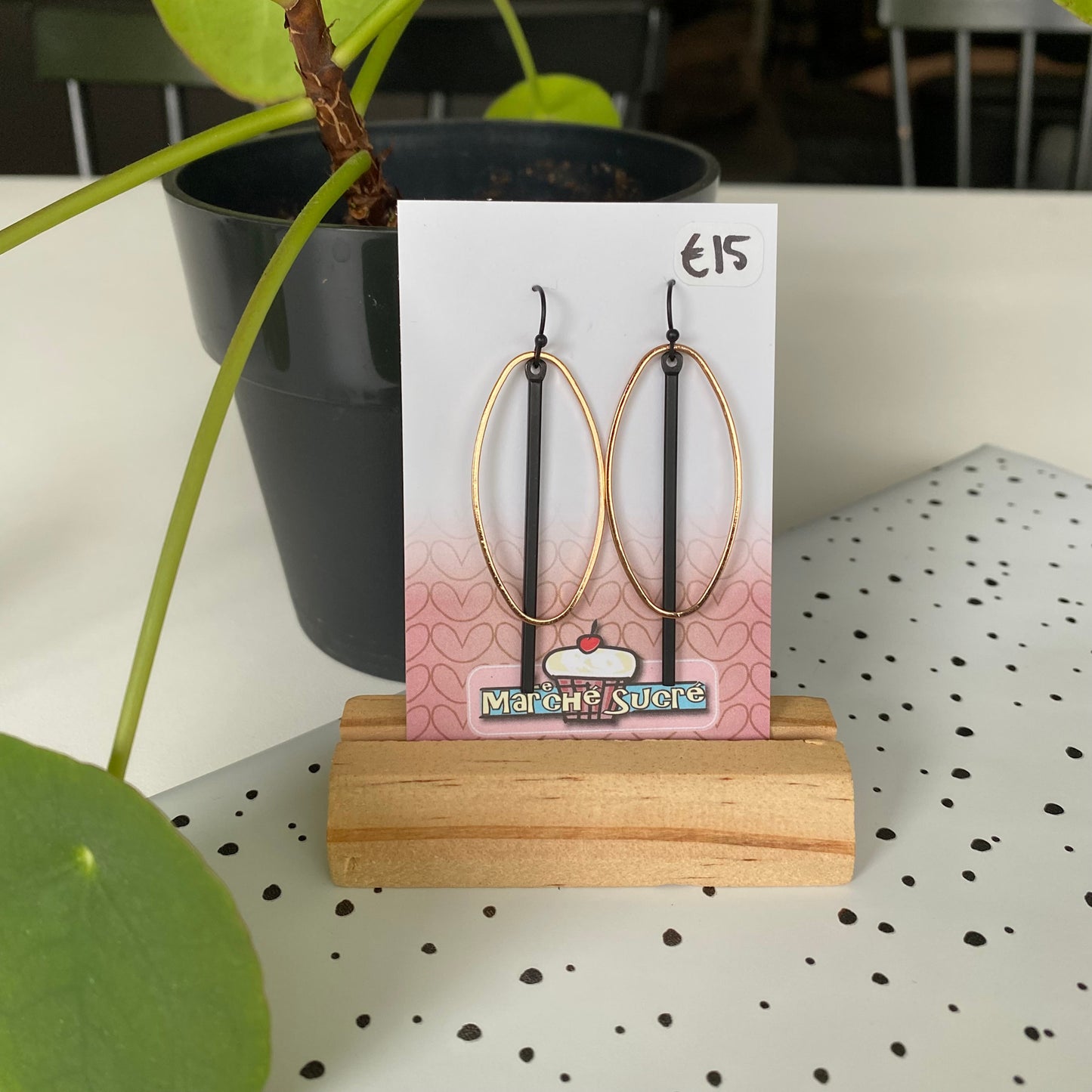 Le marché sucré: oorbellen - goud + zwart