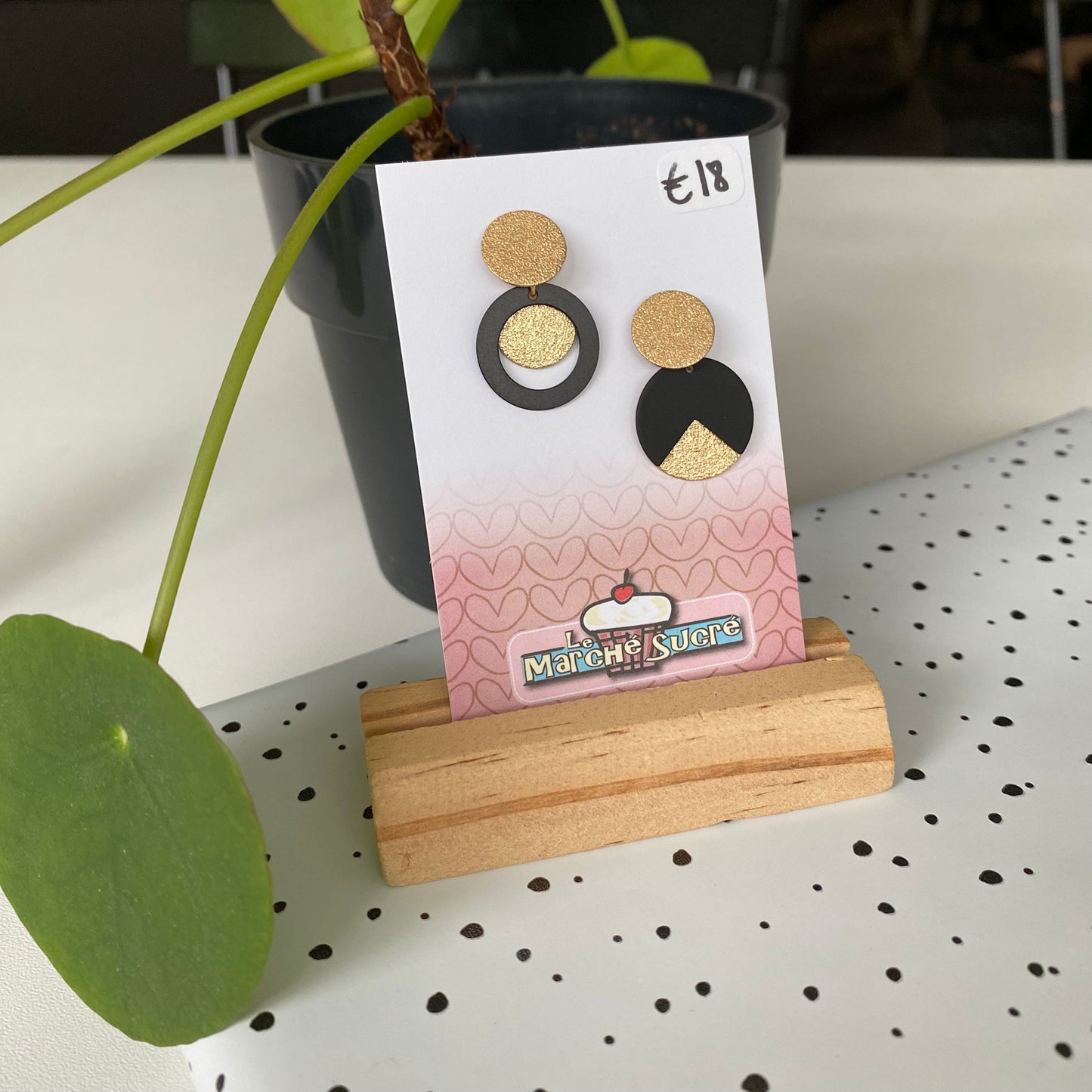 Le marché sucré:  oorbellen - goud + zwart