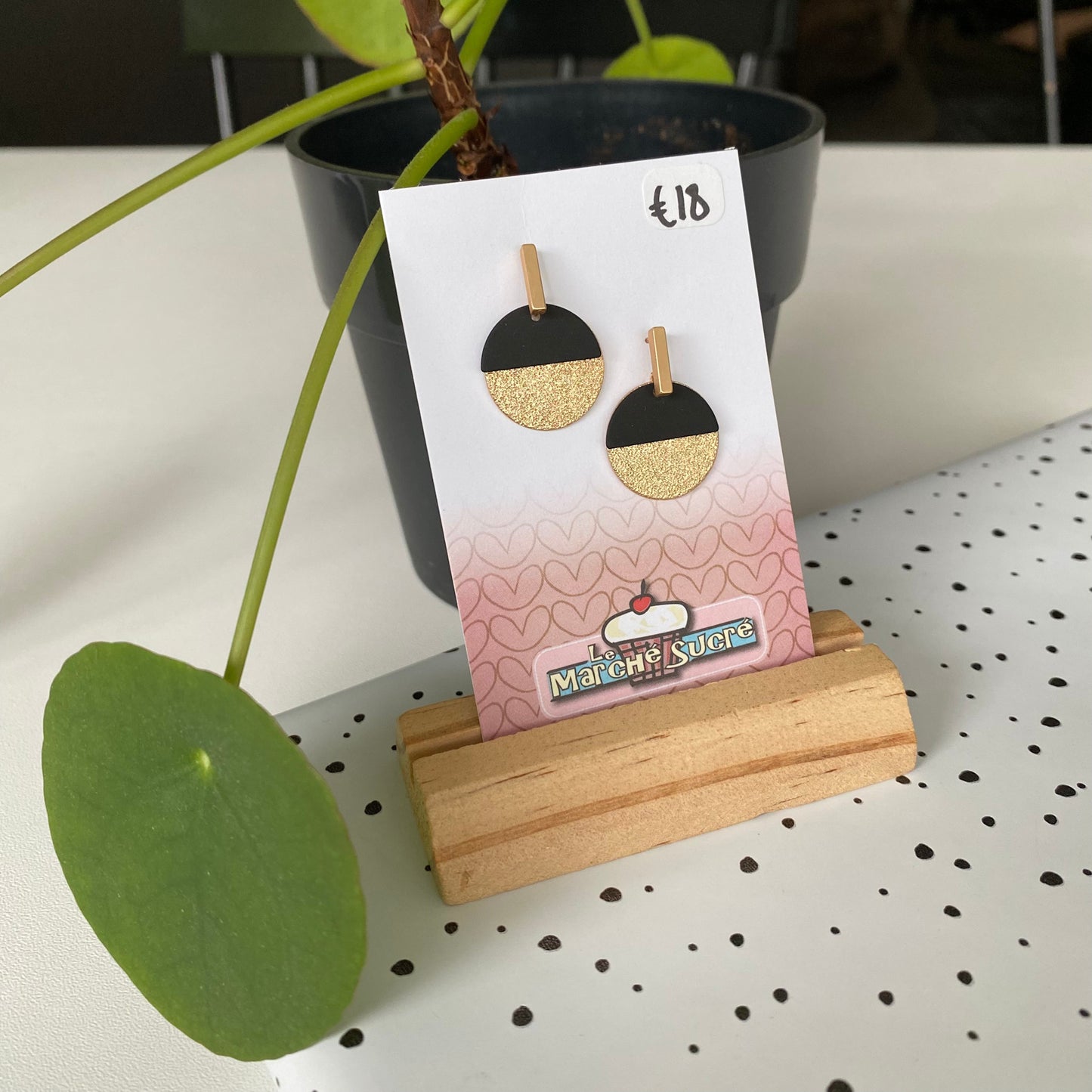 Le marché sucré:  oorbellen - goud + zwart