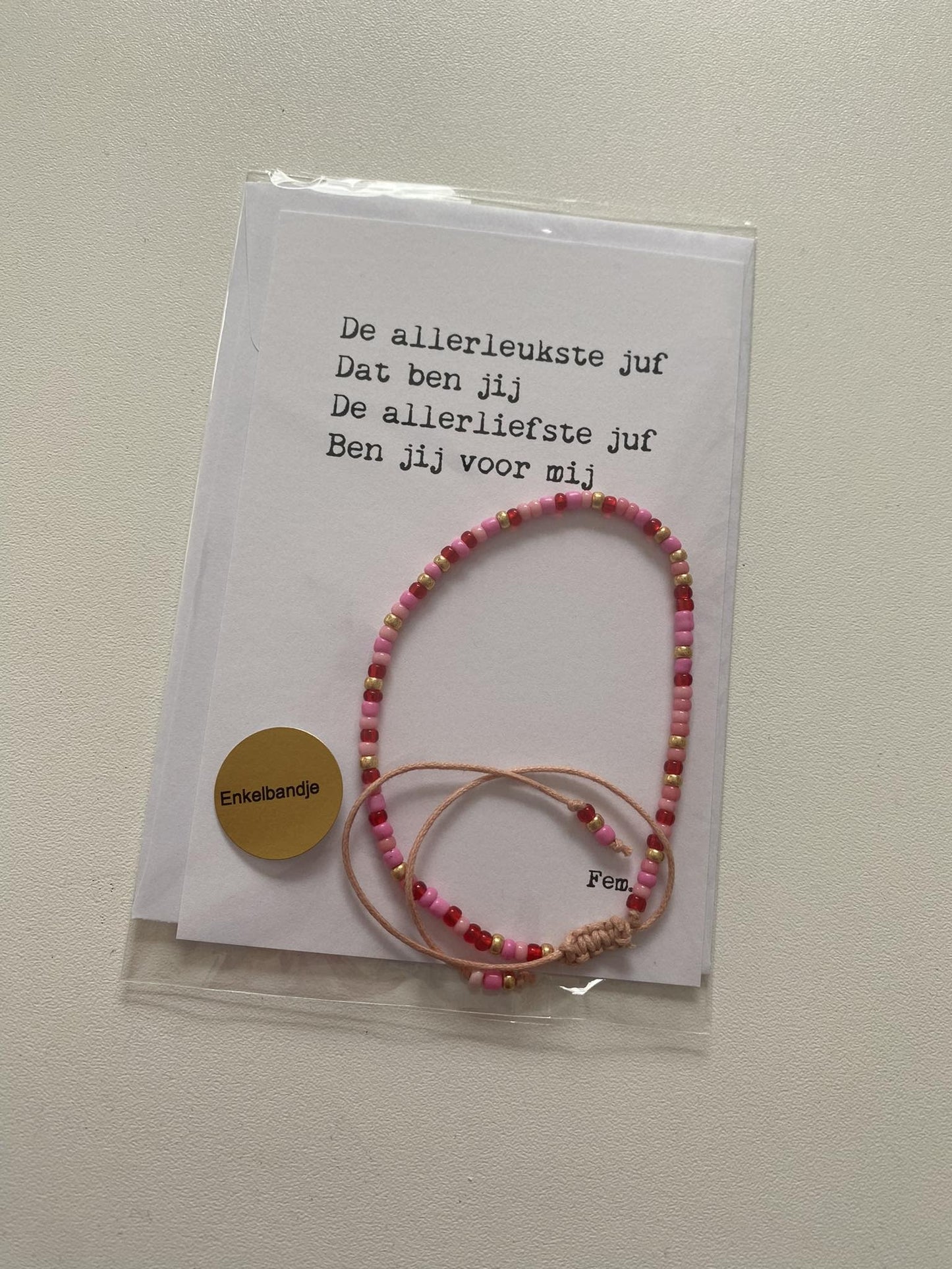 Papierpleziertjes: kaart met enkelband schuifknoop roze