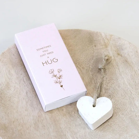 My paperstation:  Little giftbox Hug