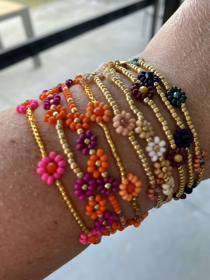 Biba: armbandjes op elastiek bloemetjes