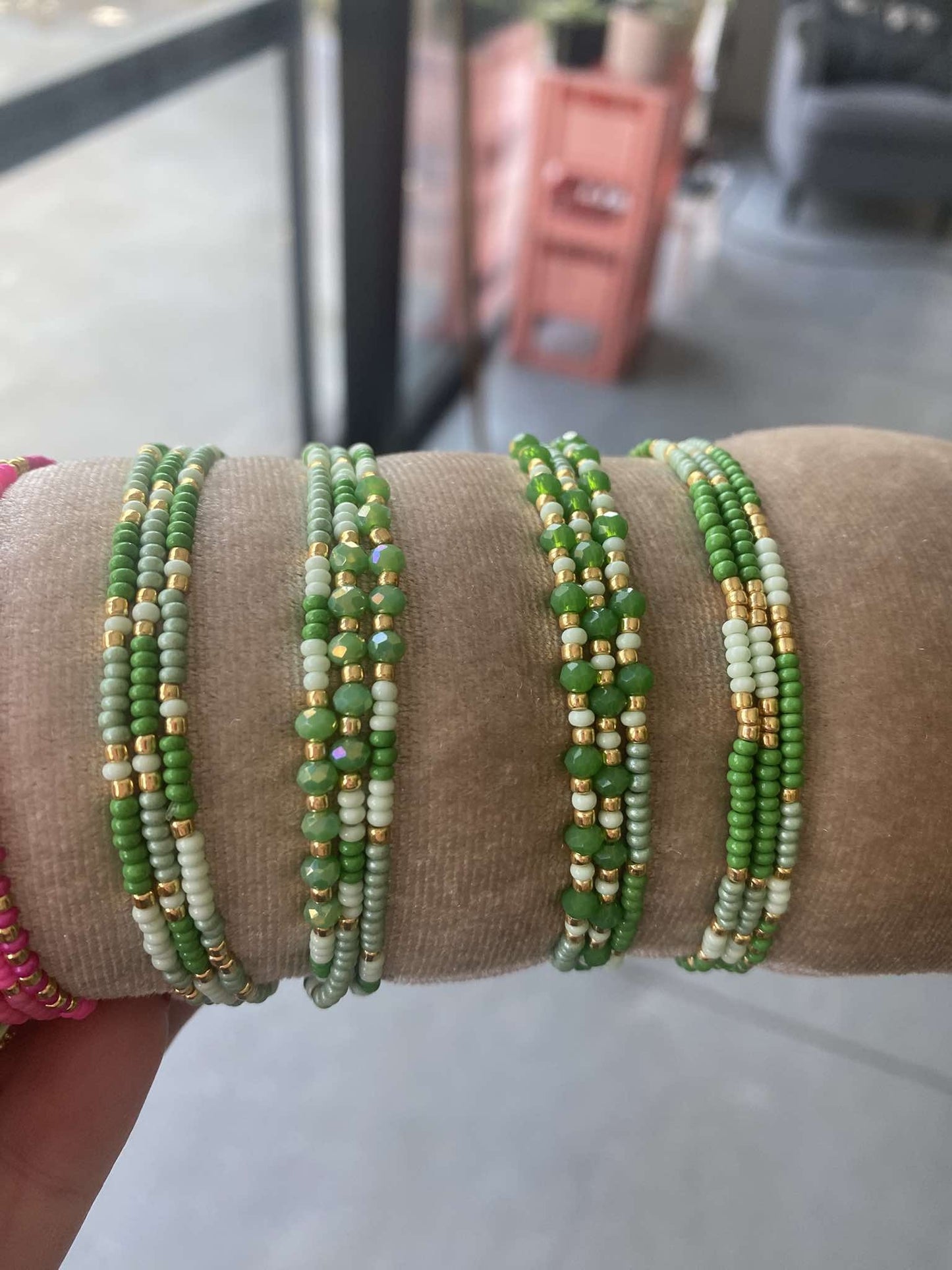 Biba: armband pareltjes op elastiek groen