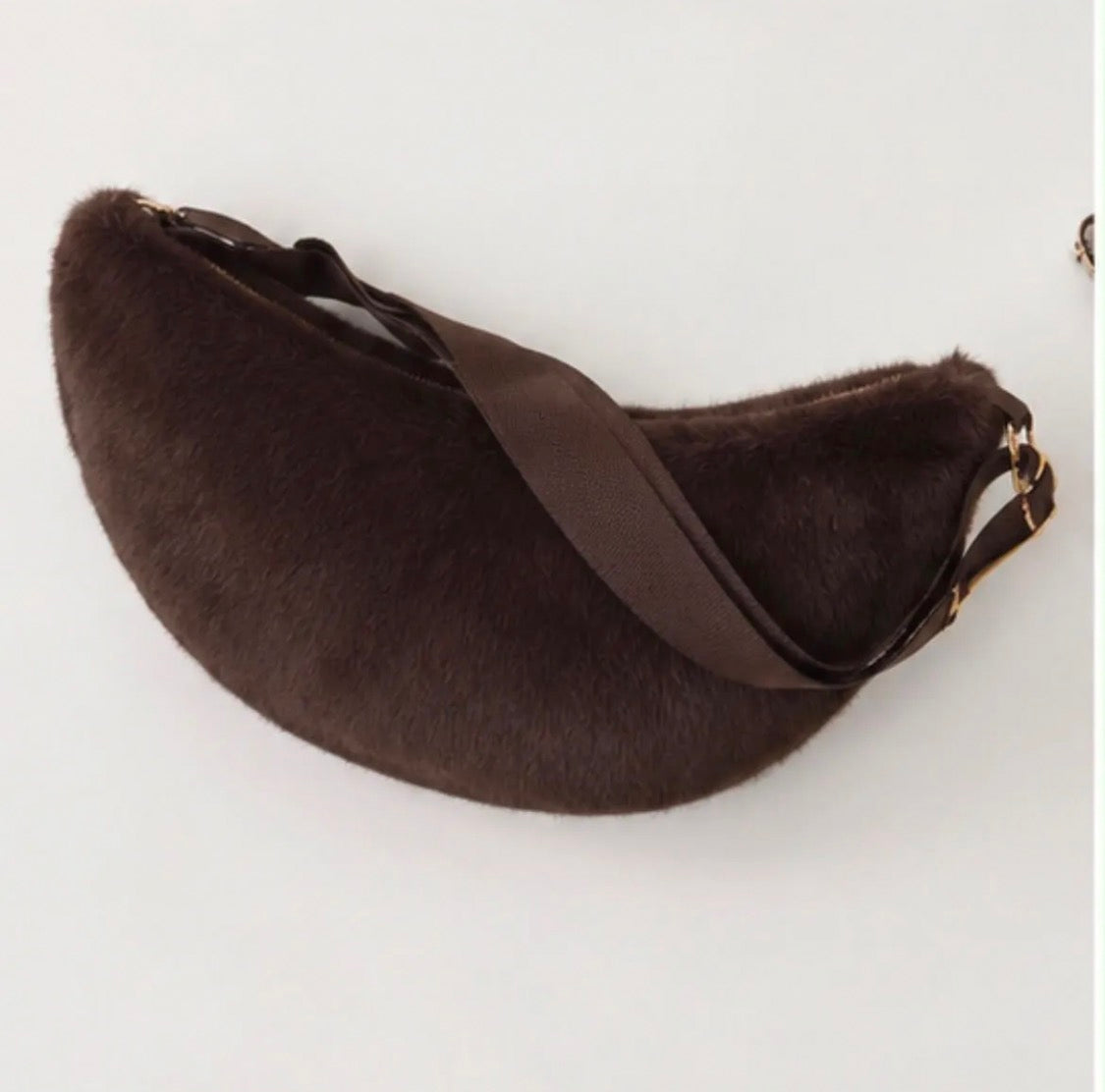 Fluffy half moon bag | grote zachte schoudertas (verschillende kleurtjes)