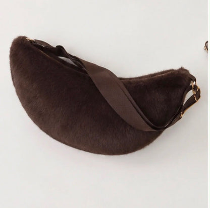 Fluffy half moon bag | grote zachte schoudertas (verschillende kleurtjes)
