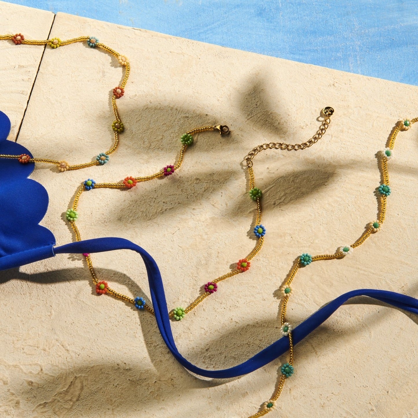 Biba: ketting pareltjes en bloemetje