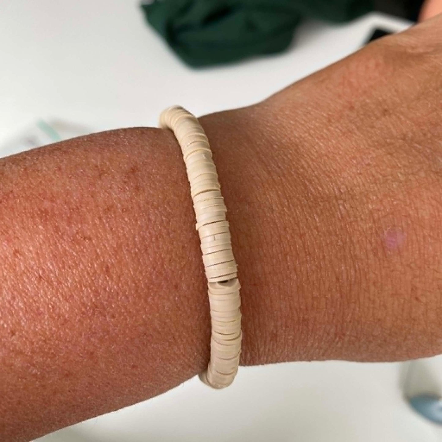 Biba: armbandje klei - beige
