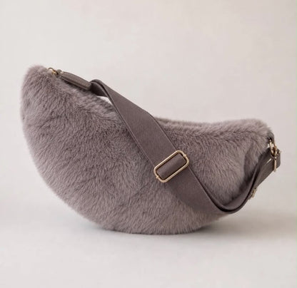 Fluffy half moon bag | grote zachte schoudertas (verschillende kleurtjes)