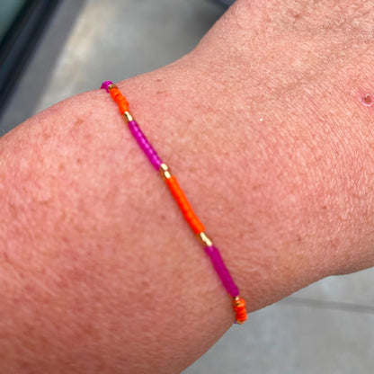 Armbandje op elastiek Miyuki kralen - oranje en fuchsia