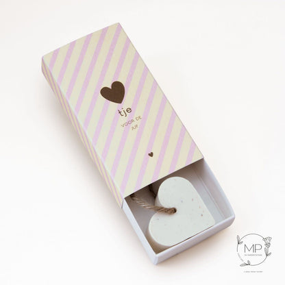 My paperstation:  Little giftbox "Hartje voor de juf"