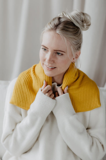 Janneke's Warmtesjaal wafelstof okergeel | biologisch lijnzaad