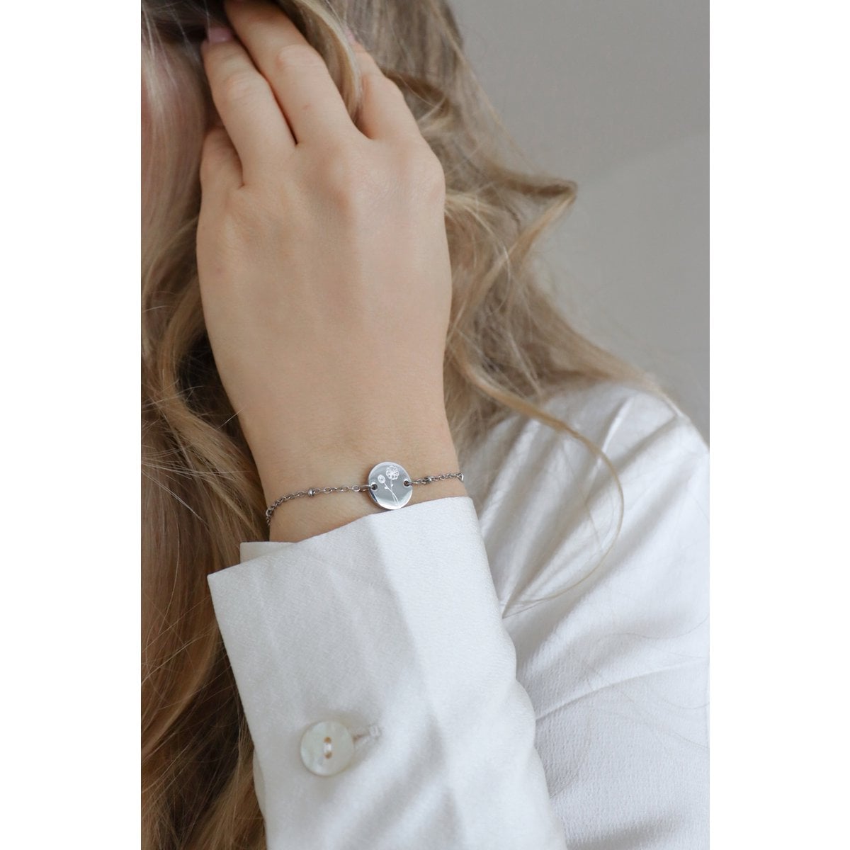 Zilveren geboortebloem armband • een persoonlijk cadeau met betekenis
