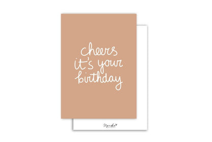 Nynke Ontwerpt: Kaart a6 | Cheers it's your birthday - bruin