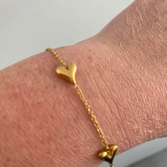 Wauw: armbandje goud in stainless steel - 3 grote harten