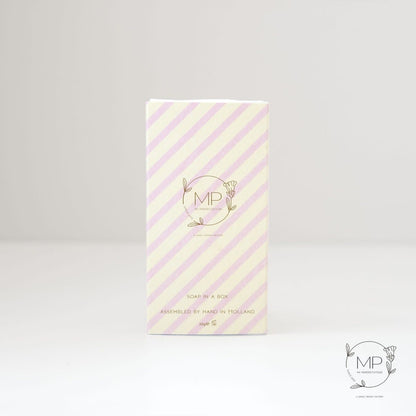 My paperstation:  Little giftbox "Hartje voor de juf"