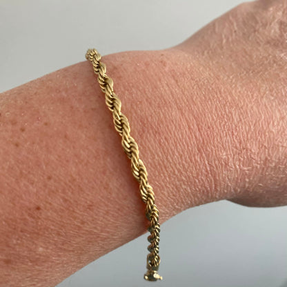 Wauw: armbandje goud in stainless steel - gedraaid